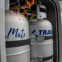 Sicher installierte Gasflaschen im Wohnmobil. Jetzt Gasprüfung und -wartung bei uns buchen.