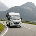 Mit einem Wohnmobil macht man Ferien von den Bergen bis zum Meer